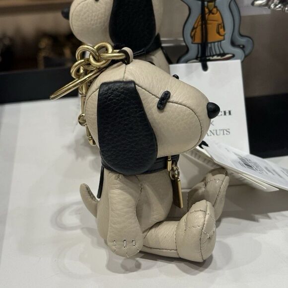 Coach X Peanuts Snoopy Collectible Bag Charm  Brass/Multi CBH29 - Picture 5 of 9